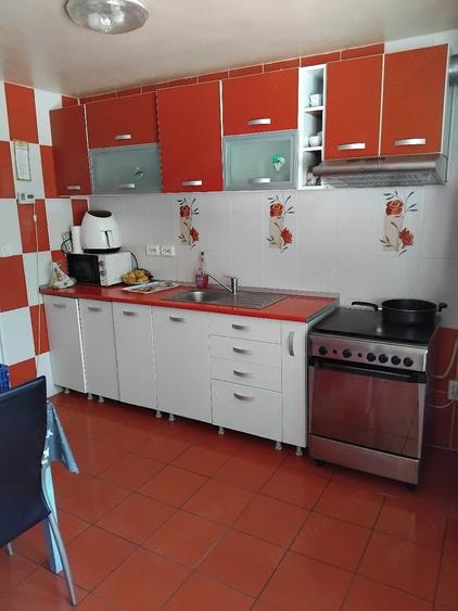 Casă cu 4 camere cu Teren 371 Mp în Apărătorii Patriei