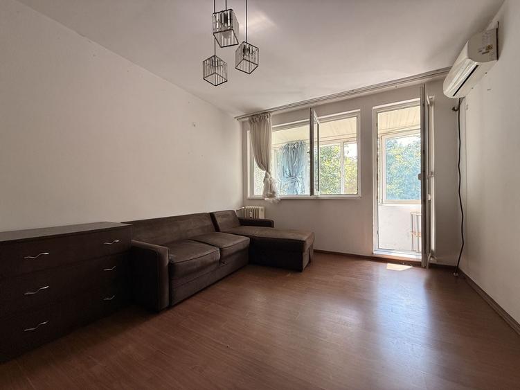 Apartament cu 2 camere semidecomandat, mobilat în 1 Mai
