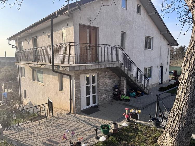 Casă cu 4 camere în Hlincea