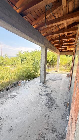 Casă individuală cu 3 camere cu Teren 1678 Mp în Est