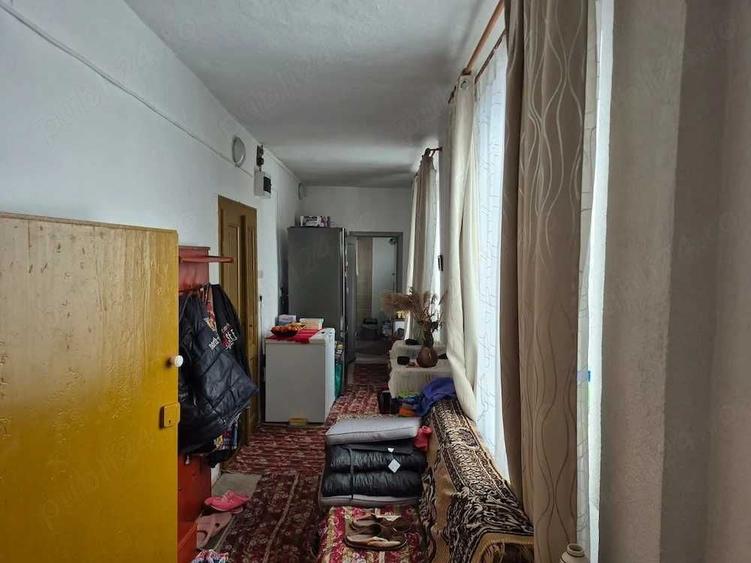 Casă cu 2 camere în Pustiniș