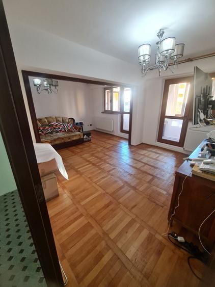 Apartament cu 4 camere decomandat în Central