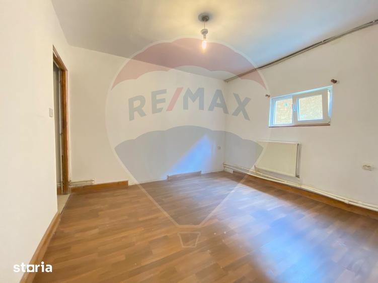 Casă cu 4 camere cu Teren 1063 Mp în Central