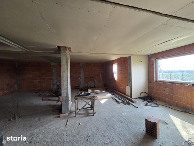 Casă cu 5 camere cu Teren 4165 Mp în Central