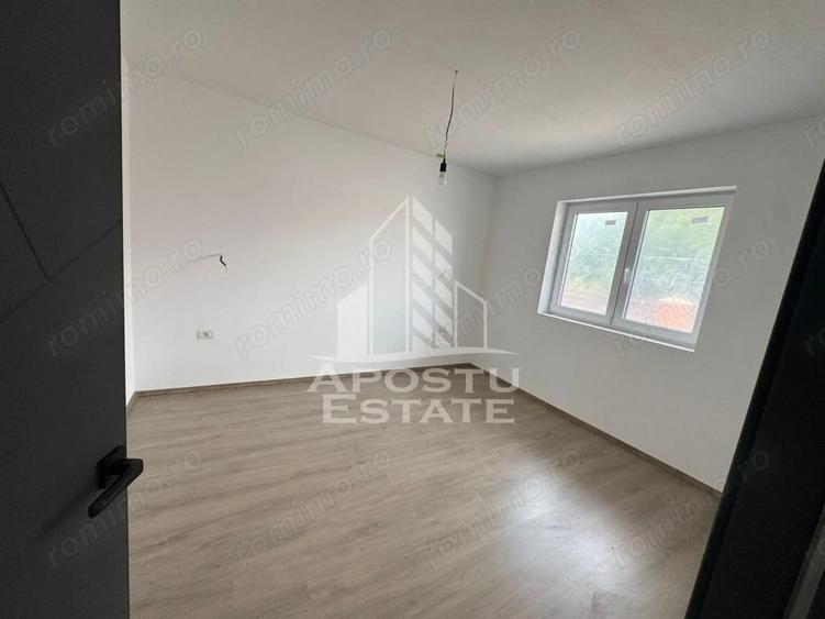 Casă cu Teren 500 Mp în Sânmihaiu Român