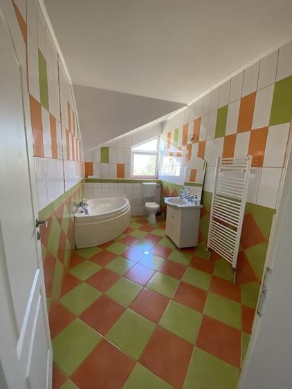 Casă cu 4 camere în Central
