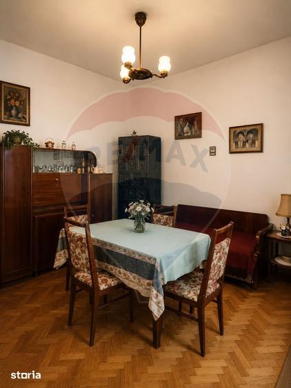 Casă cu 5 camere cu Teren 2905 Mp în Ciugud