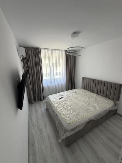 Garsonieră decomandată în Roșu