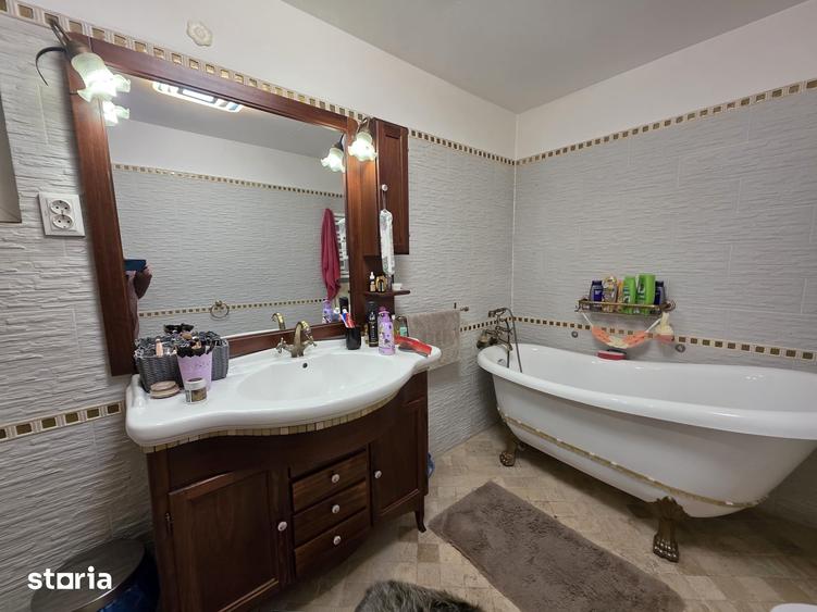 Casă cu 4 camere cu Teren 700 Mp în Central