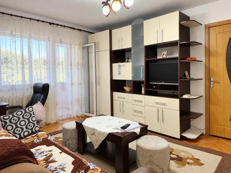 Apartament cu 2 camere decomandat, mobilat în Girocului
