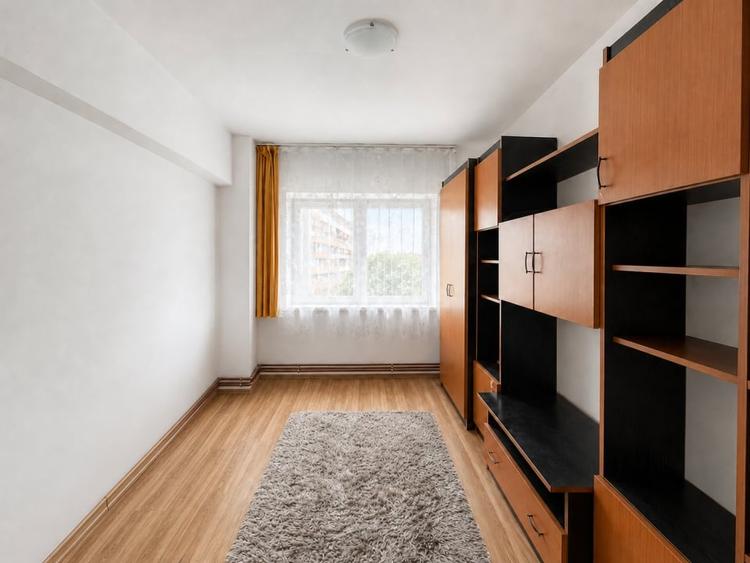 Apartament cu 3 camere decomandat, mobilat în Noua