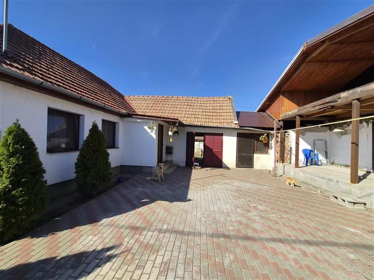 Casă individuală cu 5 camere cu Canalizare în 6 Vânători
