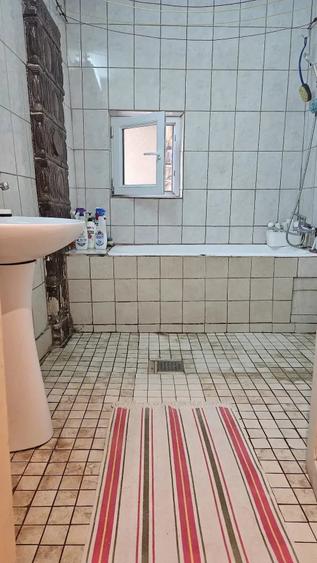 Casă cu 6 camere cu Teren 914 Mp în Poiana Mare
