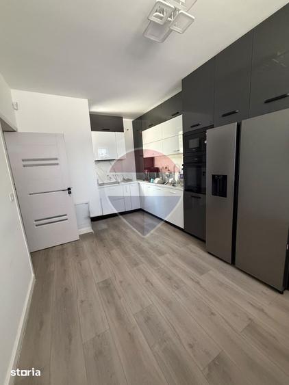 Casă cu 4 camere cu Teren 1200 Mp în Brestei