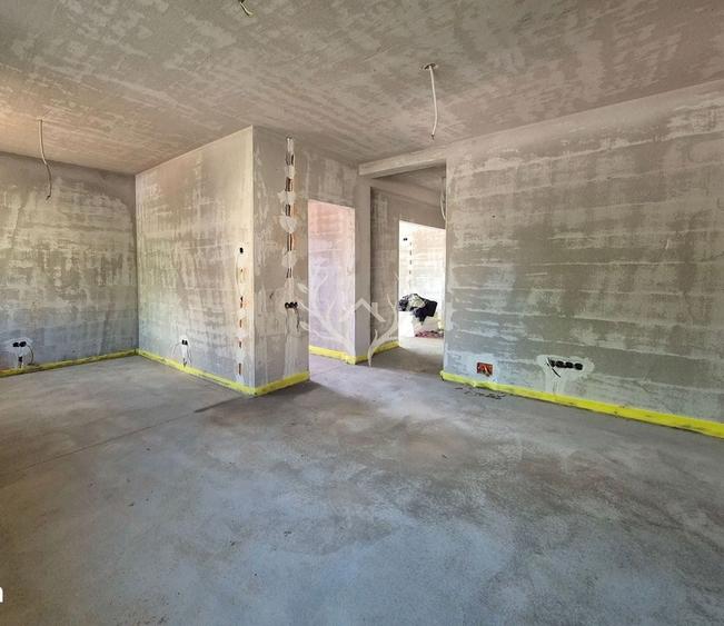 Duplex cu 4 camere cu Canalizare în Florești