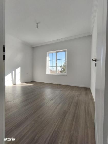 Casă cu 4 camere cu Teren 668 Mp în Sânandrei