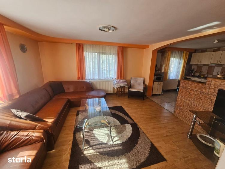 Casă cu 3 camere cu Teren 100 Mp în Central