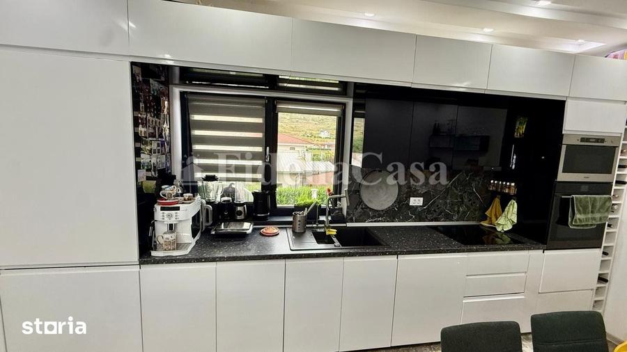 Casă cu 5 camere cu Teren 600 Mp în Aroneanu