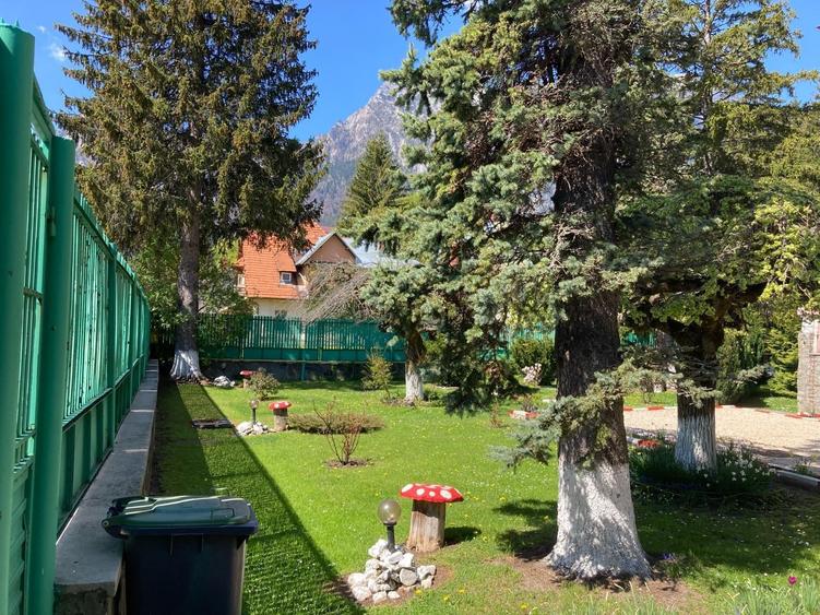 Casă cu 12 camere cu Canalizare în Bușteni