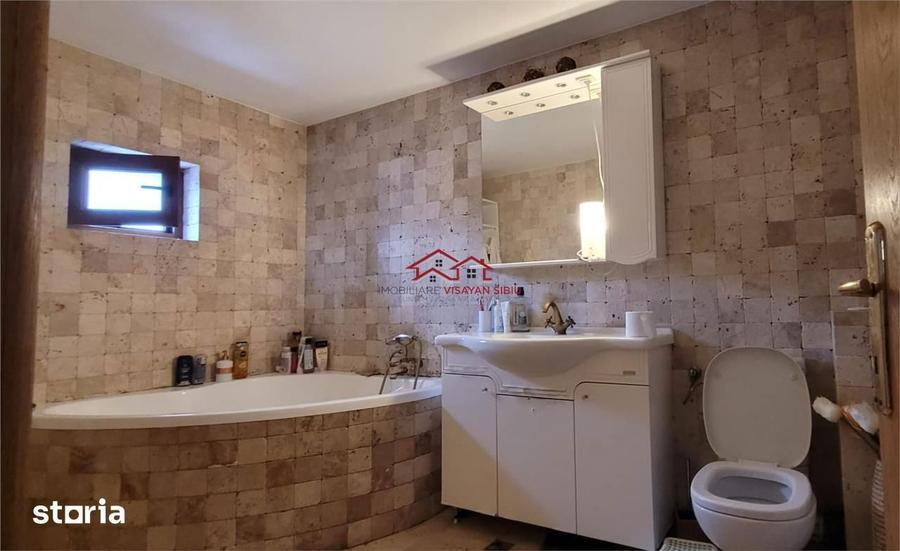 Casă cu 4 camere cu Canalizare în Central