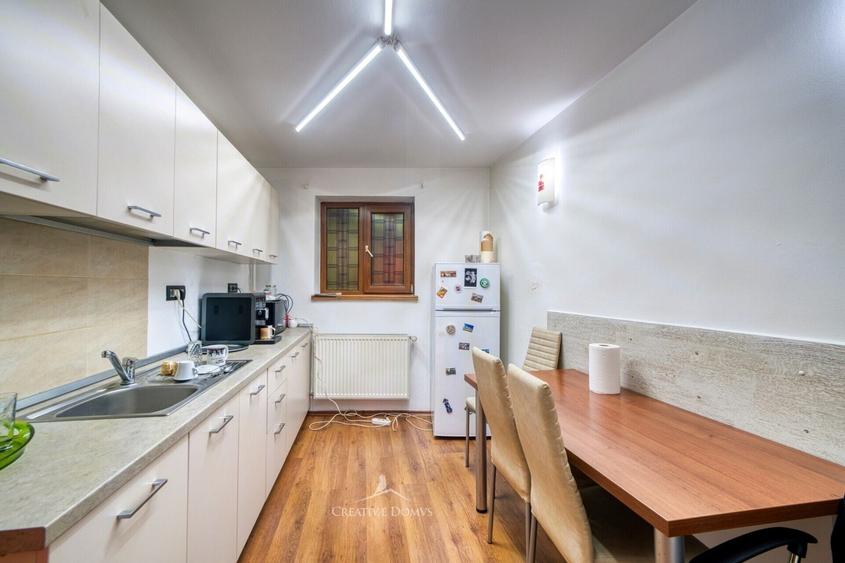 Casă individuală cu 9 camere cu Teren 150 Mp în Parcul Carol