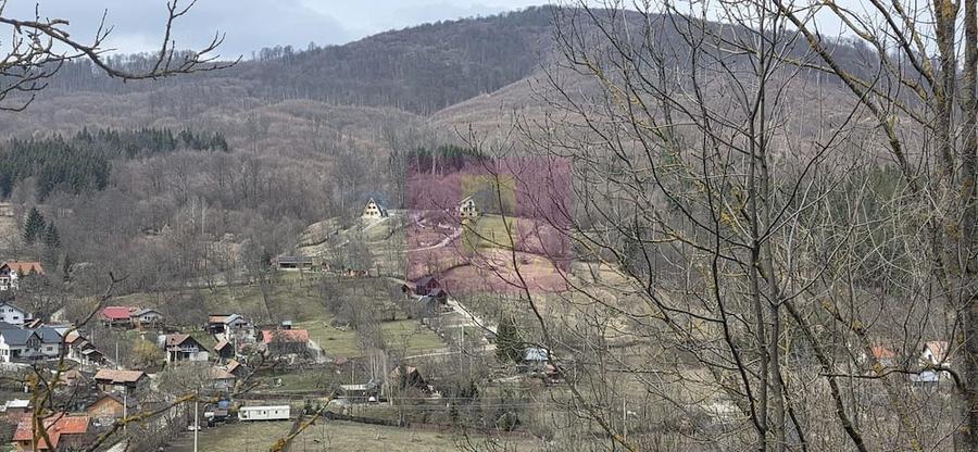 Teren de 2500 mp, în Valea Doftanei