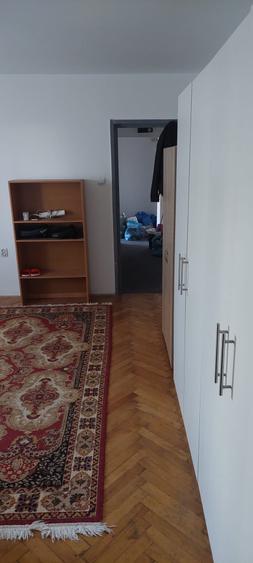 Apartament cu 3 camere semidecomandat în Spitalul Județean