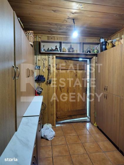 Casă cu 9 camere cu Teren 2000 Mp în Central