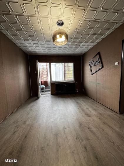 Apartament cu 3 camere semidecomandat în Tătărași