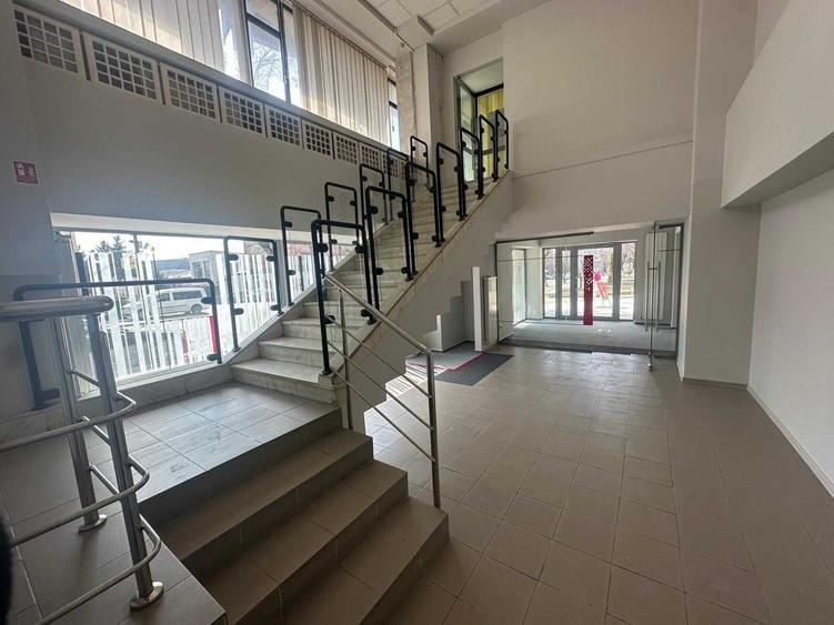 Spațiu comercial, de 200 mp, în Central