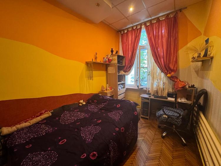 Casă individuală cu 6 camere cu Canalizare în Cotroceni