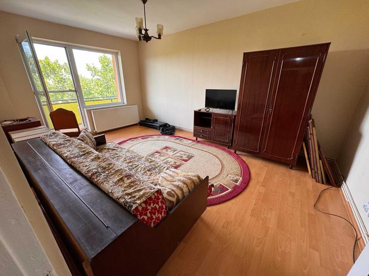Apartament cu 4 camere decomandat în Central