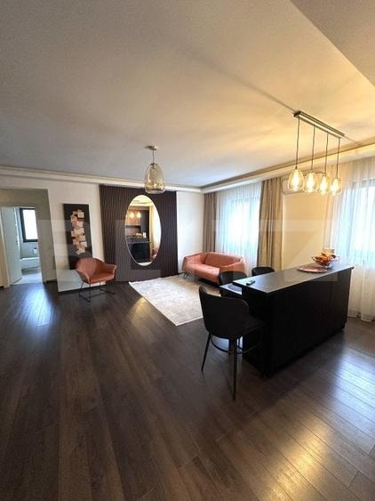 Apartament cu 3 camere semidecomandat, mobilat în Sud