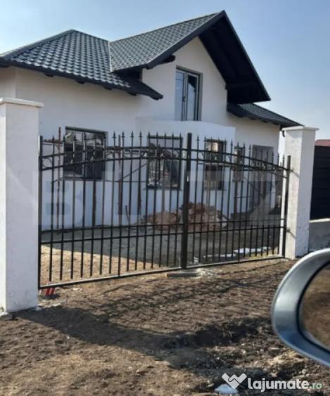 Casă cu 3 camere cu Teren 500 Mp în Central