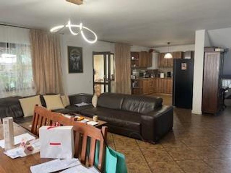 Casă cu 5 camere cu Teren 235 Mp în Pipera