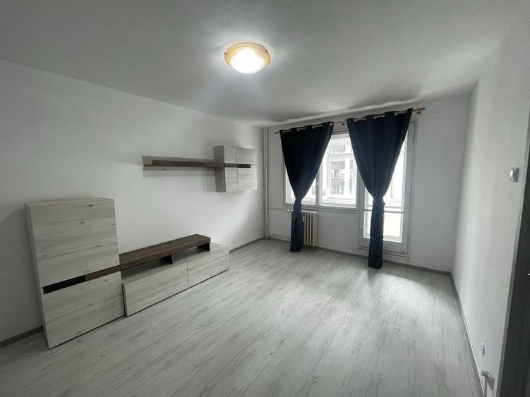 Apartament cu 2 camere decomandat în Păcii