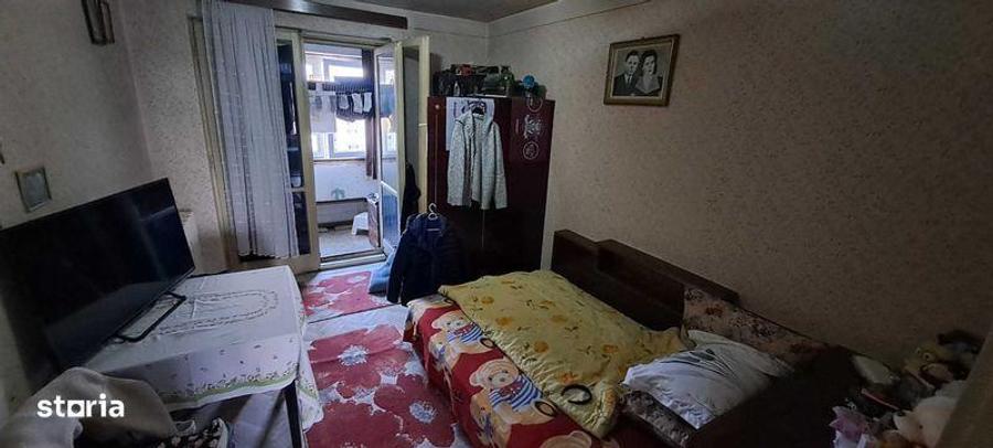 Apartament cu 3 camere semidecomandat în Baba Novac