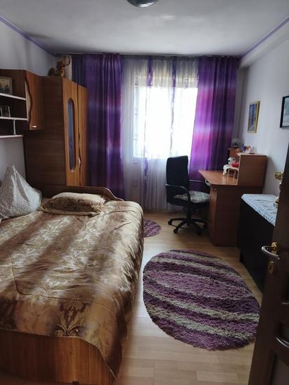 Apartament cu 3 camere decomandat în Todirești
