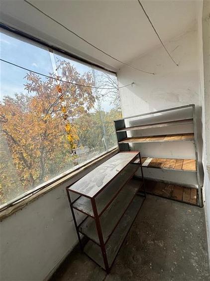 Apartament cu 3 camere decomandat în Berceni