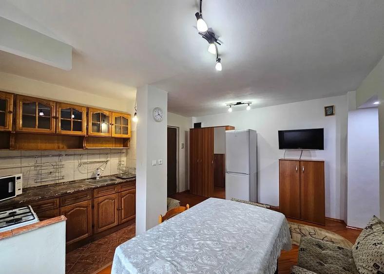 Apartament cu 3 camere decomandat, mobilat în Lacul Tei