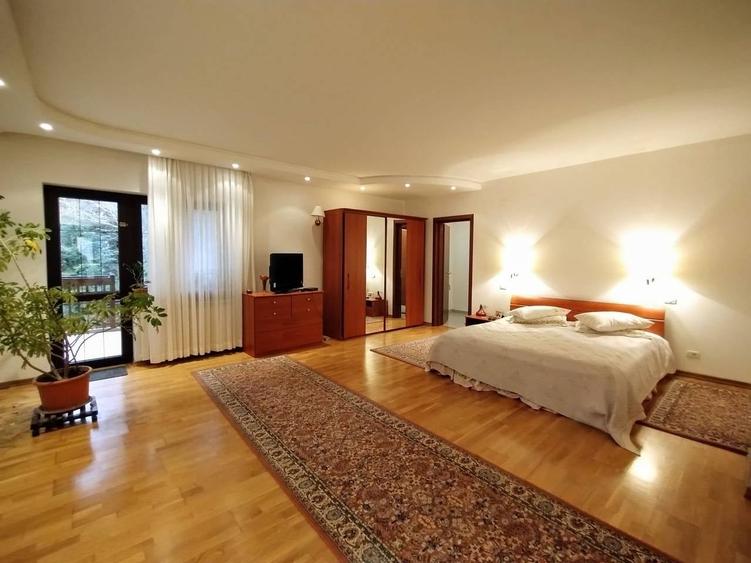 Casă cu 4 camere cu Teren 595 Mp în Vest