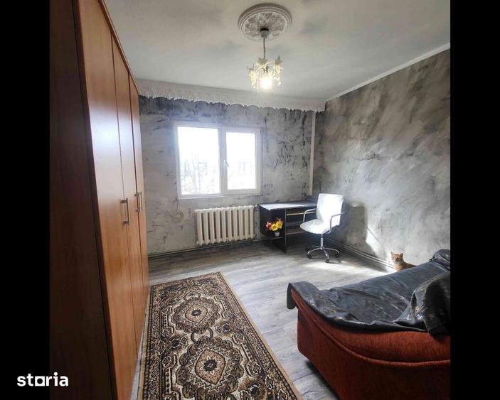 Apartament cu 3 camere decomandat în Letea