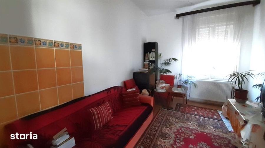 Casă cu 8 camere cu Canalizare în Tipografilor