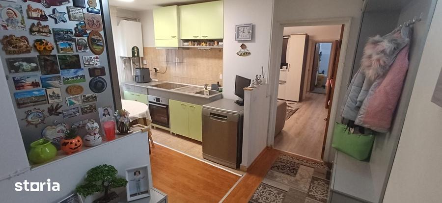 Apartament cu 3 camere semidecomandat în Central