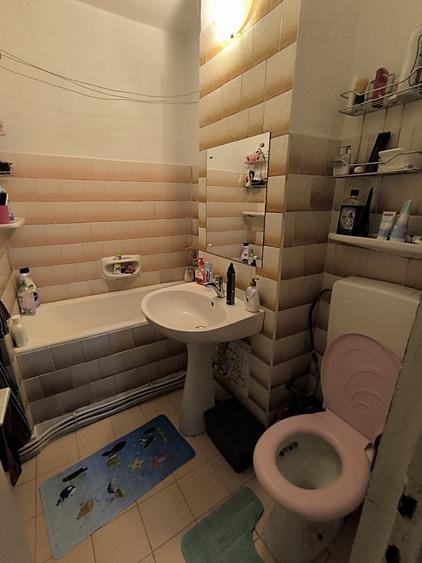 Apartament cu 4 camere semidecomandat în Central