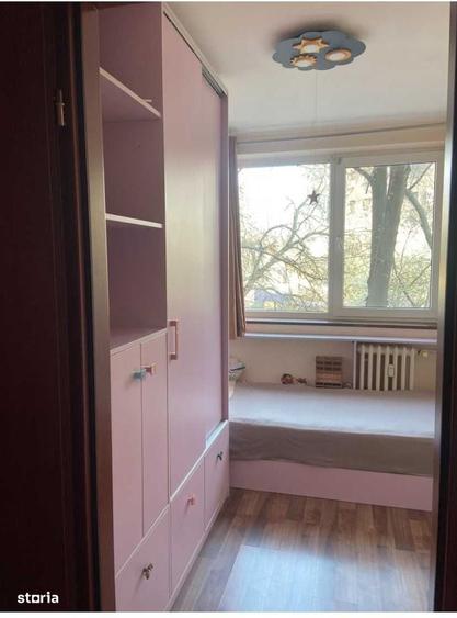 Apartament cu 3 camere semidecomandat în Baba Novac