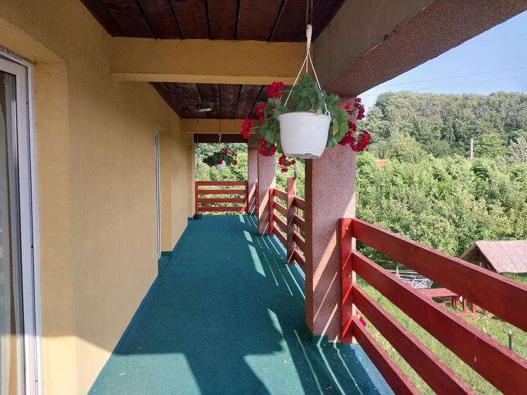 Casă cu 4 camere în Poiana