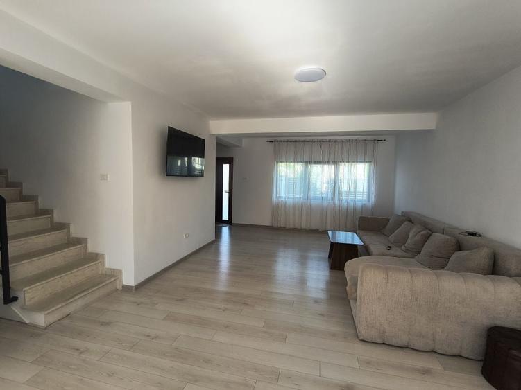Casă cu 4 camere în Central