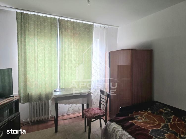 Apartament cu 3 camere decomandat în Podgoria