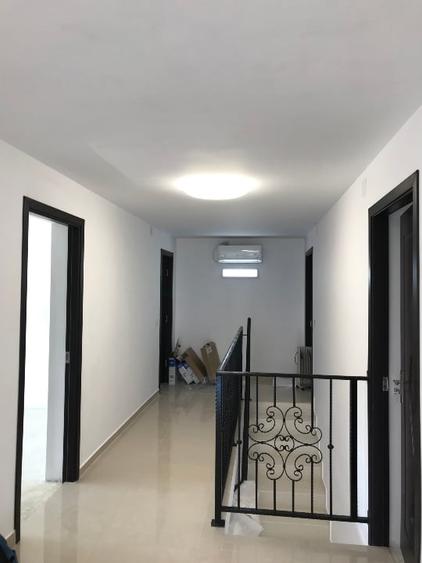 Casă individuală cu 5 camere cu Canalizare în Central